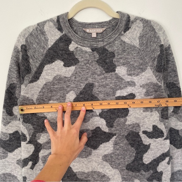 Athleta Undercover Camo Sweater Alpaca Merino Wool Crew Neck Tunic Knit Sz XS - Picture 8 of 11